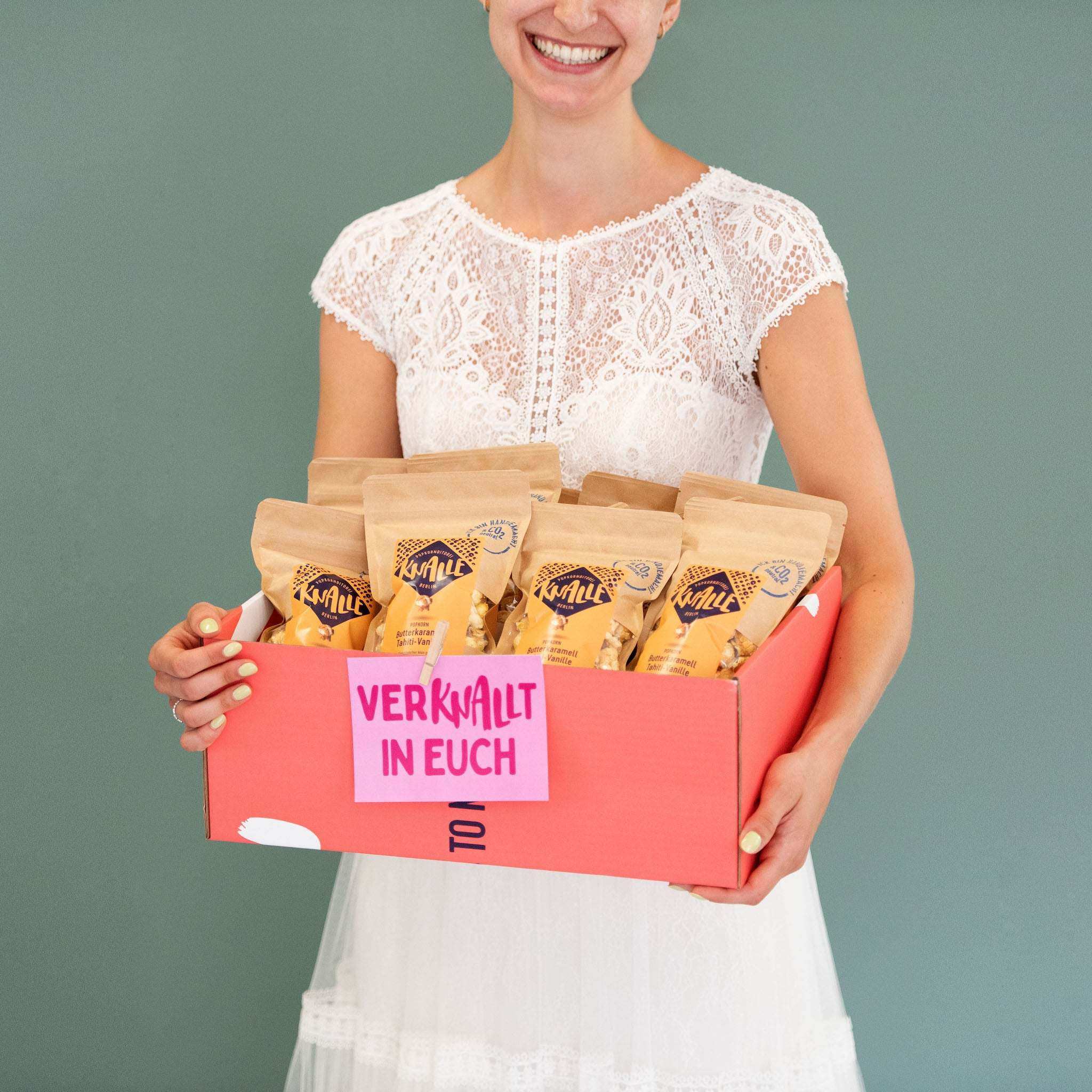 knalle-hochzeits-popcorn-knuspert-ten-40-g-format-ofengebacken-f-r-gastgeschenke image 1